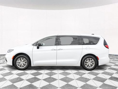 New 2026 Chrysler Pacifica Select image 6
