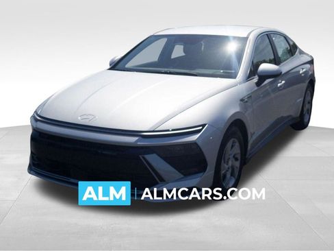 Used 2025 Hyundai Sonata SE image 1