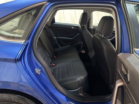 Certified 2022 Volkswagen Jetta SE image 32