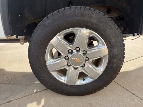 Used 2023 Chevrolet Silverado 2500 LT w/ Convenience Package image 9