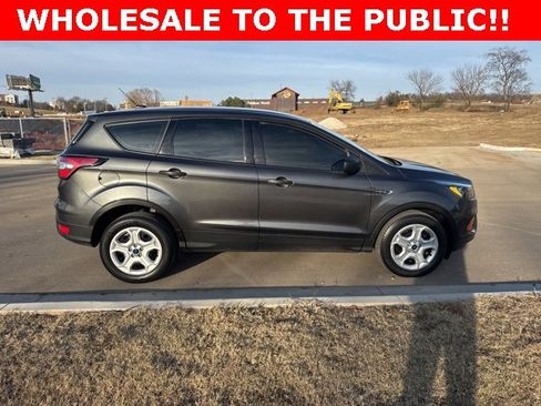 Used 2018 Ford Escape S image 2
