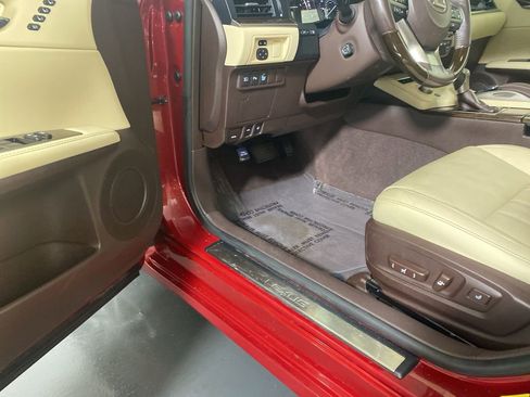 Used 2016 Lexus ES 350 w/ Luxury Package w/Wood Trim image 25