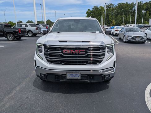 Used 2025 GMC Sierra 1500 SLT AWD/4WD image 8