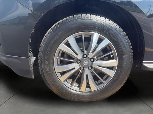 Used 2019 Nissan Pathfinder SV AWD/4WD image 13