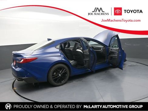 Used 2025 Toyota Camry SE image 1