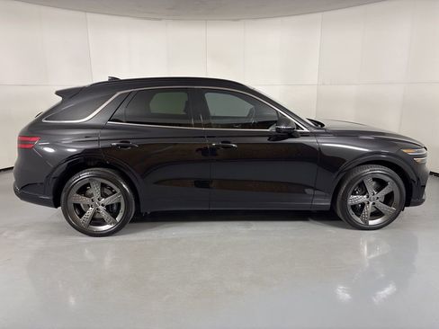 Used 2025 Genesis GV70 3.5T Sport w/ Sport Advanced Package AWD/4WD image 10