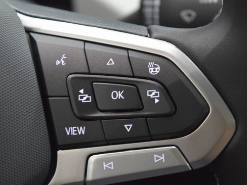 New 2025 Volkswagen Taos SEL image 14