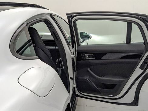 Used 2022 Porsche Panamera 4 image 47