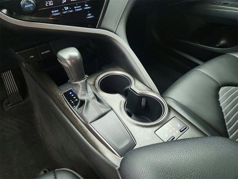 Used 2023 Toyota Camry SE image 14