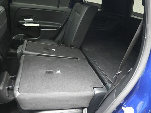 Used 2021 Mercedes-Benz GLB 250 w/ Premium Package image 24