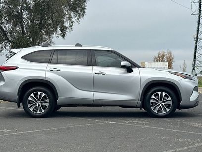 Used 2022 Toyota Highlander XLE