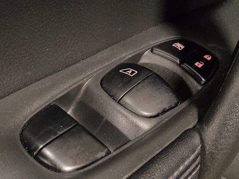 Used 2018 Nissan Rogue SV w/ Premium Package image 27