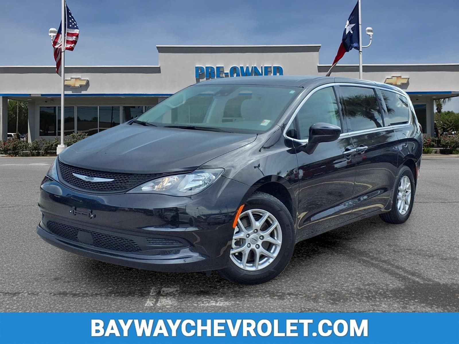 Used 2023 Chrysler Voyager LX FWD image 1