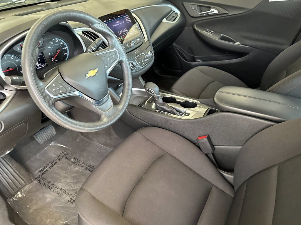 Used 2024 Chevrolet Malibu LT FWD image 9