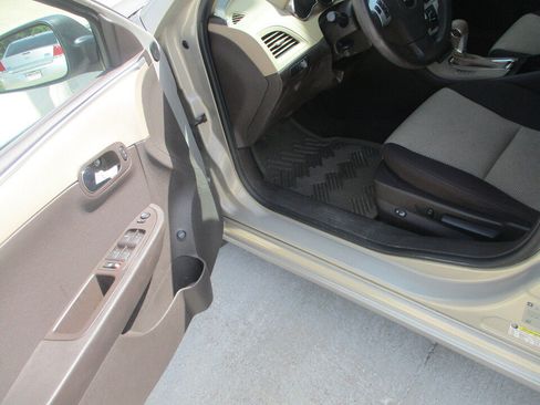 Used 2011 Chevrolet Malibu LS FWD image 9