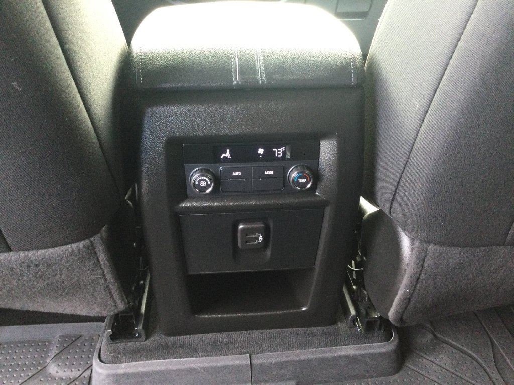 Used 2023 Chevrolet Traverse LT FWD image 28