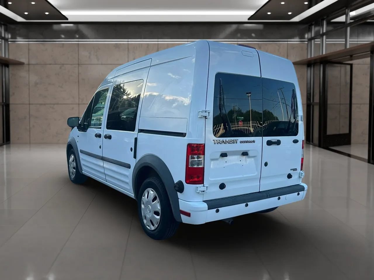 Used 2010 Ford Transit Connect XLT FWD image 3