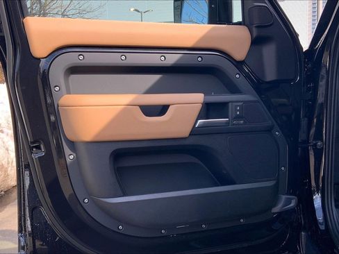 New 2026 Land Rover Defender 110 X-Dynamic SE image 10