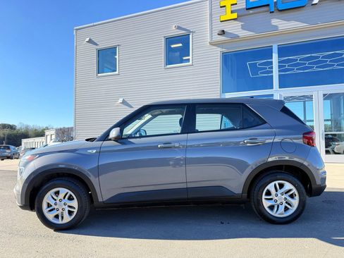 Used 2021 Hyundai Venue SE image 10