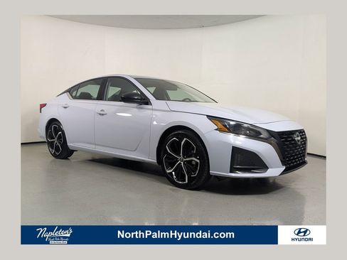 Used 2024 Nissan Altima 2.5 SR FWD image 1