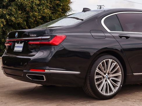 Used 2022 BMW 750i xDrive AWD/4WD image 11