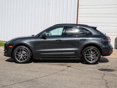 Used 2025 Porsche Macan image 2
