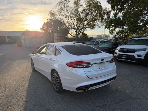 Used 2017 Ford Fusion SE w/ Fusion SE Technology Package image 4