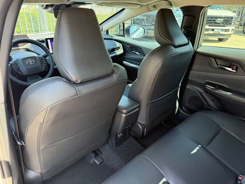 Used 2024 Toyota Prius Limited w/ Limited Premium Package FWD image 31