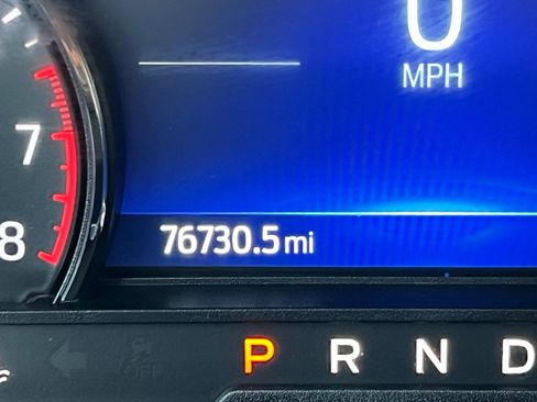 Used 2022 Ford Explorer XLT image 27