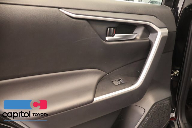 Used 2025 Toyota RAV4 XLE AWD/4WD image 29
