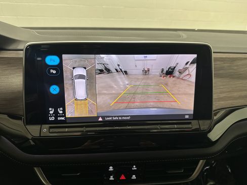 Used 2024 Volkswagen Atlas SEL Premium R-Line AWD/4WD image 25