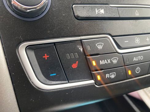 Used 2017 Ford Fusion SE w/ Fusion SE Technology Package image 39