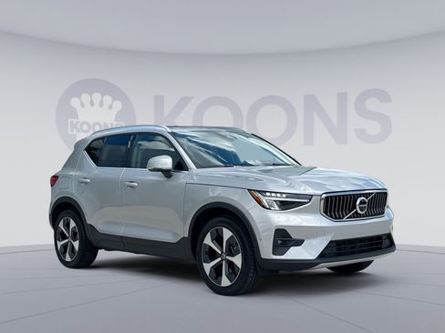 Certified 2025 Volvo XC40 B5 Plus AWD/4WD image 10