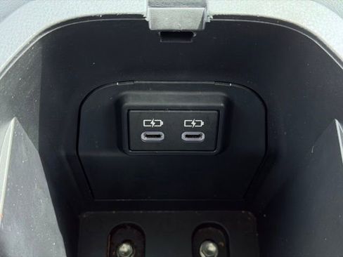 Used 2025 Toyota RAV4 XLE AWD/4WD image 34