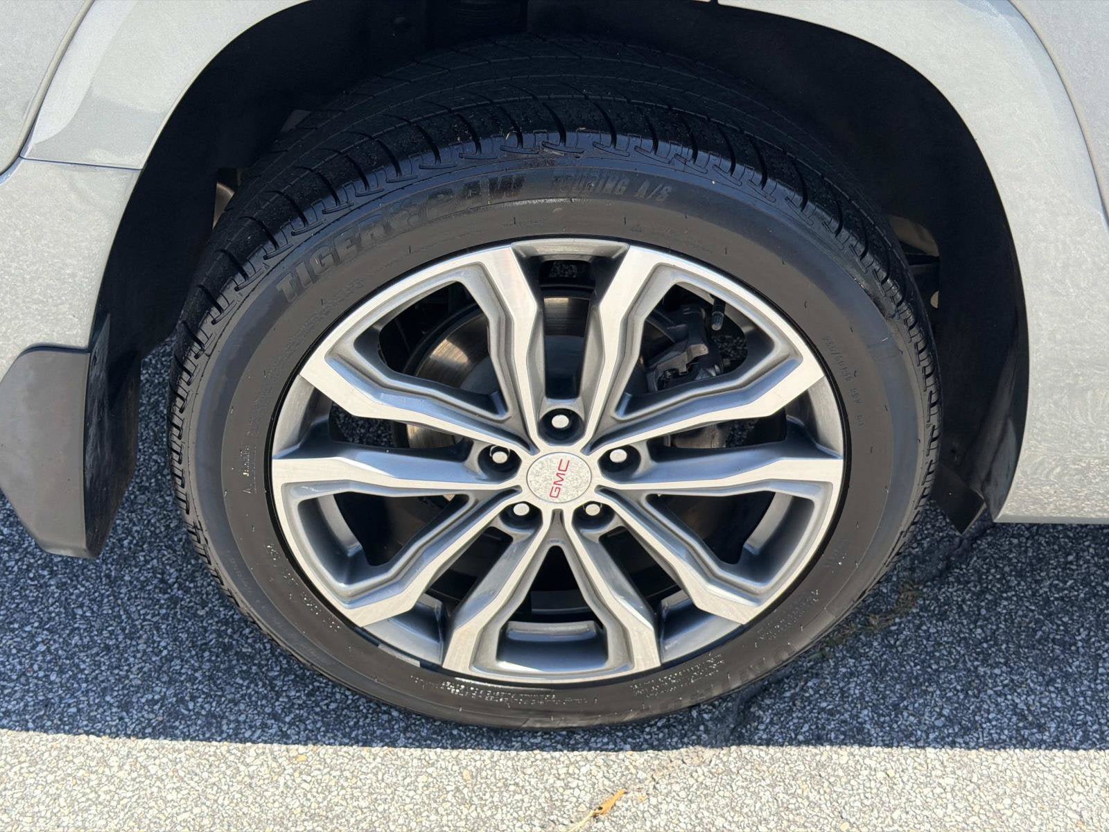 Used 2020 GMC Terrain Denali w/ Denali Premium Package FWD image 19