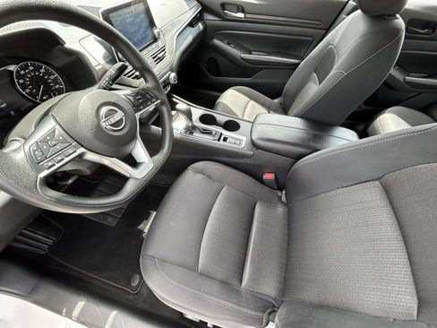 Used 2025 Nissan Altima 2.5 SV AWD/4WD image 10