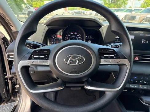Used 2023 Hyundai Elantra SEL FWD image 11