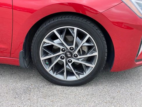 Used 2020 Hyundai Elantra Limited FWD image 32