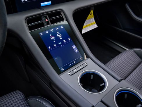 New 2025 Porsche Taycan image 13