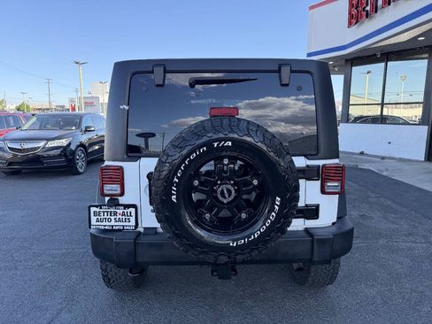 Used 2016 Jeep Wrangler Unlimited Rubicon w/ Connectivity Group AWD/4WD image 6