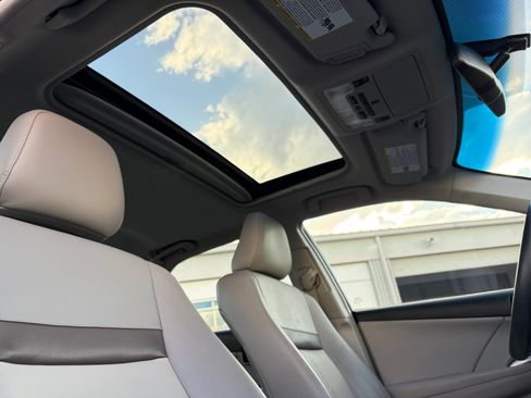 Used 2012 Toyota Camry XLE w/ Leather Pkg FWD image 33