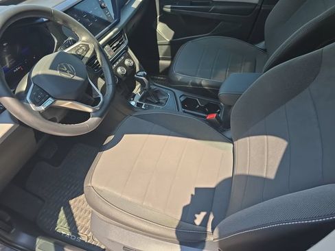 Used 2023 Volkswagen Taos SE w/ Panoramic Sunroof Package FWD image 15