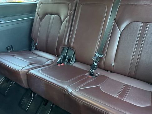 Used 2023 Ford Expedition Limited AWD/4WD image 18