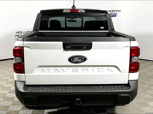 New 2025 Ford Maverick Lariat w/ Black Appearance Package image 4