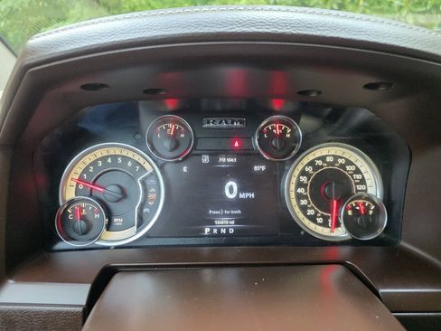 Used 2018 RAM 1500 Laramie w/ Convenience Group AWD/4WD image 23