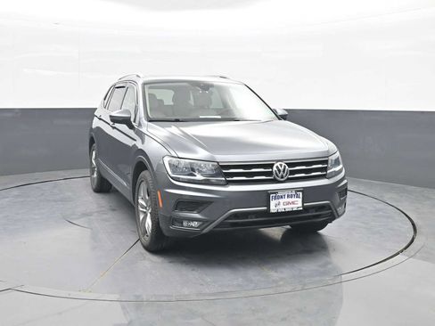 Used 2021 Volkswagen Tiguan SEL AWD/4WD image 2