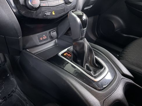 Used 2018 Nissan Rogue SV FWD image 17