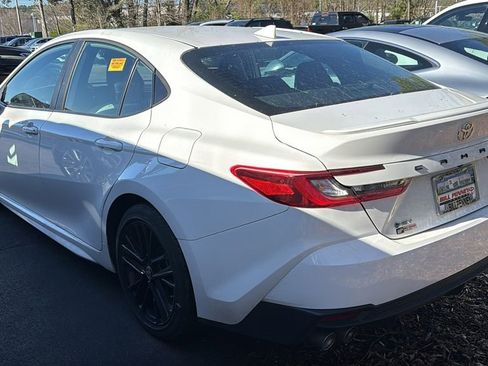Used 2025 Toyota Camry SE w/ Convenience Package image 4