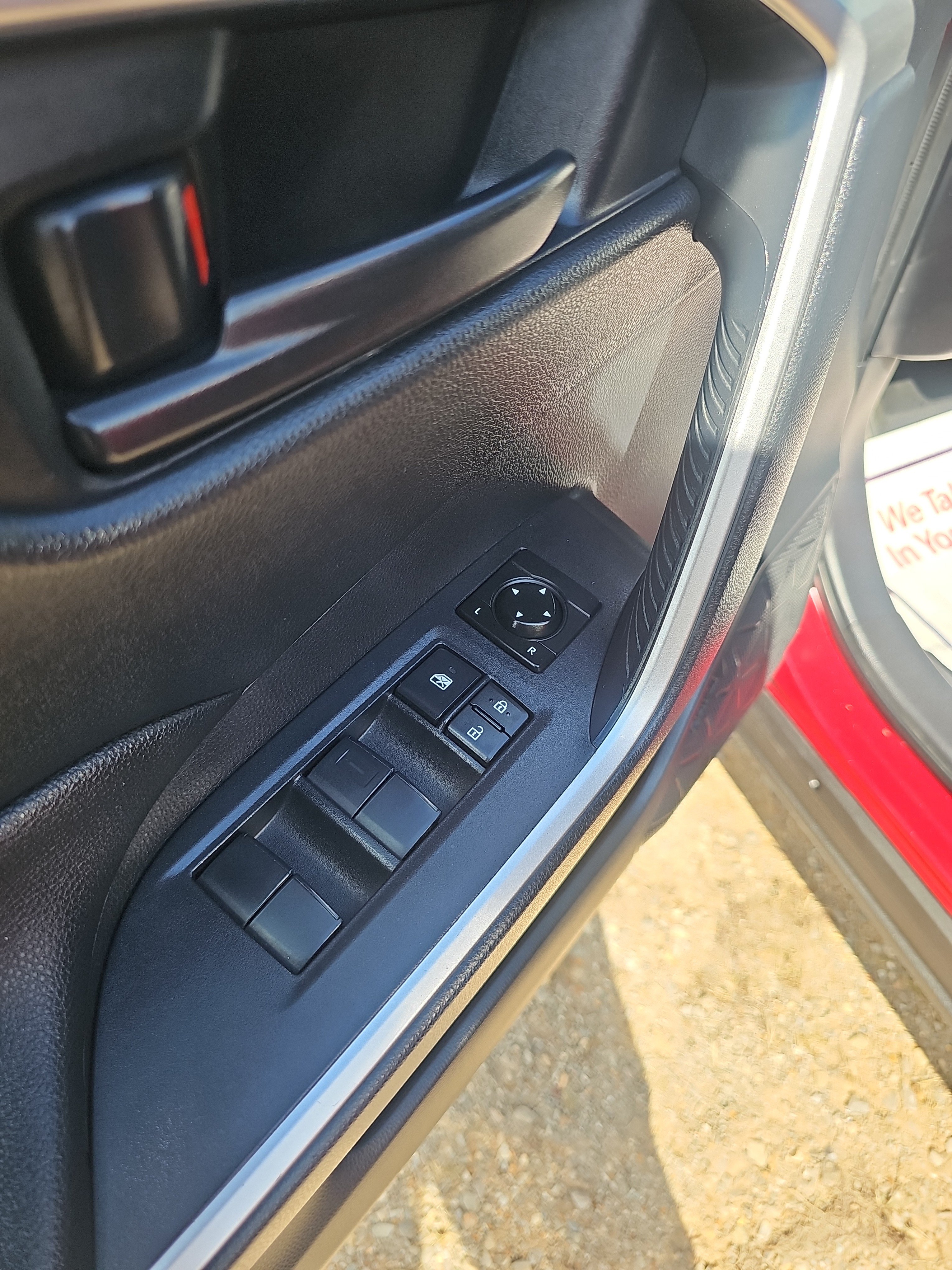 Used 2019 Toyota RAV4 LE w/ Carpet Mat Package AWD/4WD image 20