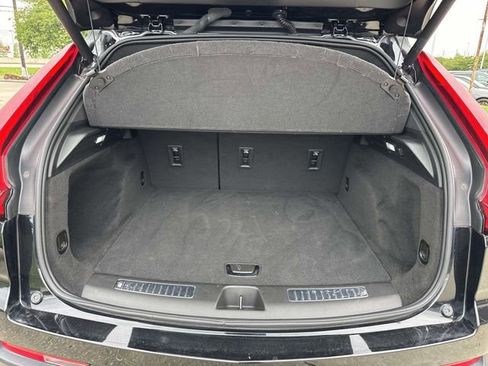 Used 2023 Cadillac XT4 Premium Luxury w/ Enhanced Visibility Package FWD image 11